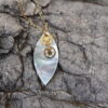 Collier nacre plume petit modèle – Image 7