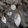 Collier nacre plume avec sautoir grand modèle – Image 5