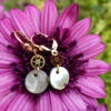 Boucles d'oreilles nacres rondes petit modèle – Image 2