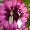 Boucles d'oreilles nacres plumes – Image 2