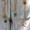Collier pierre malachite dorée ronde avec rouage – Image 5