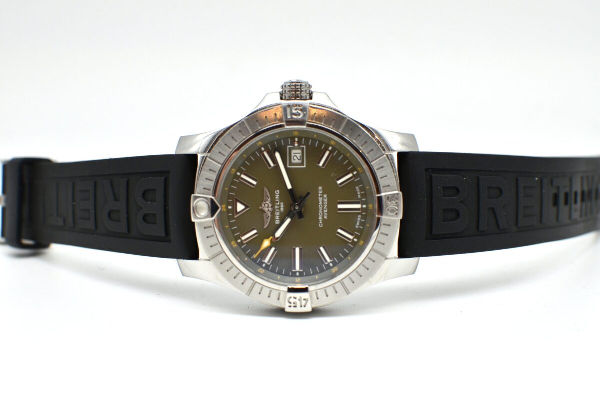 breitling avenger vert