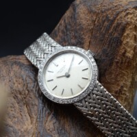 Universal Genève lady