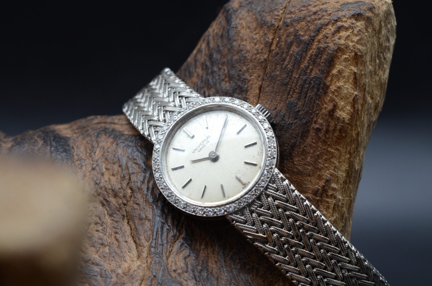 Universal Genève lady