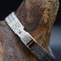 Universal Genève lady