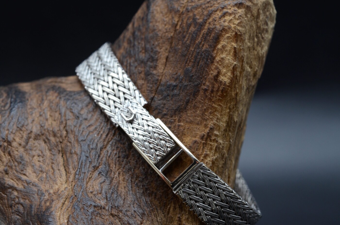 Universal Genève lady