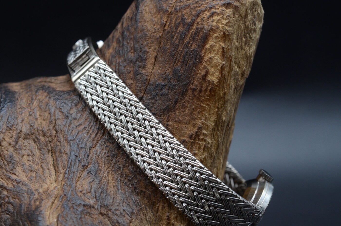 Universal Genève lady