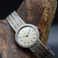 Universal Genève lady