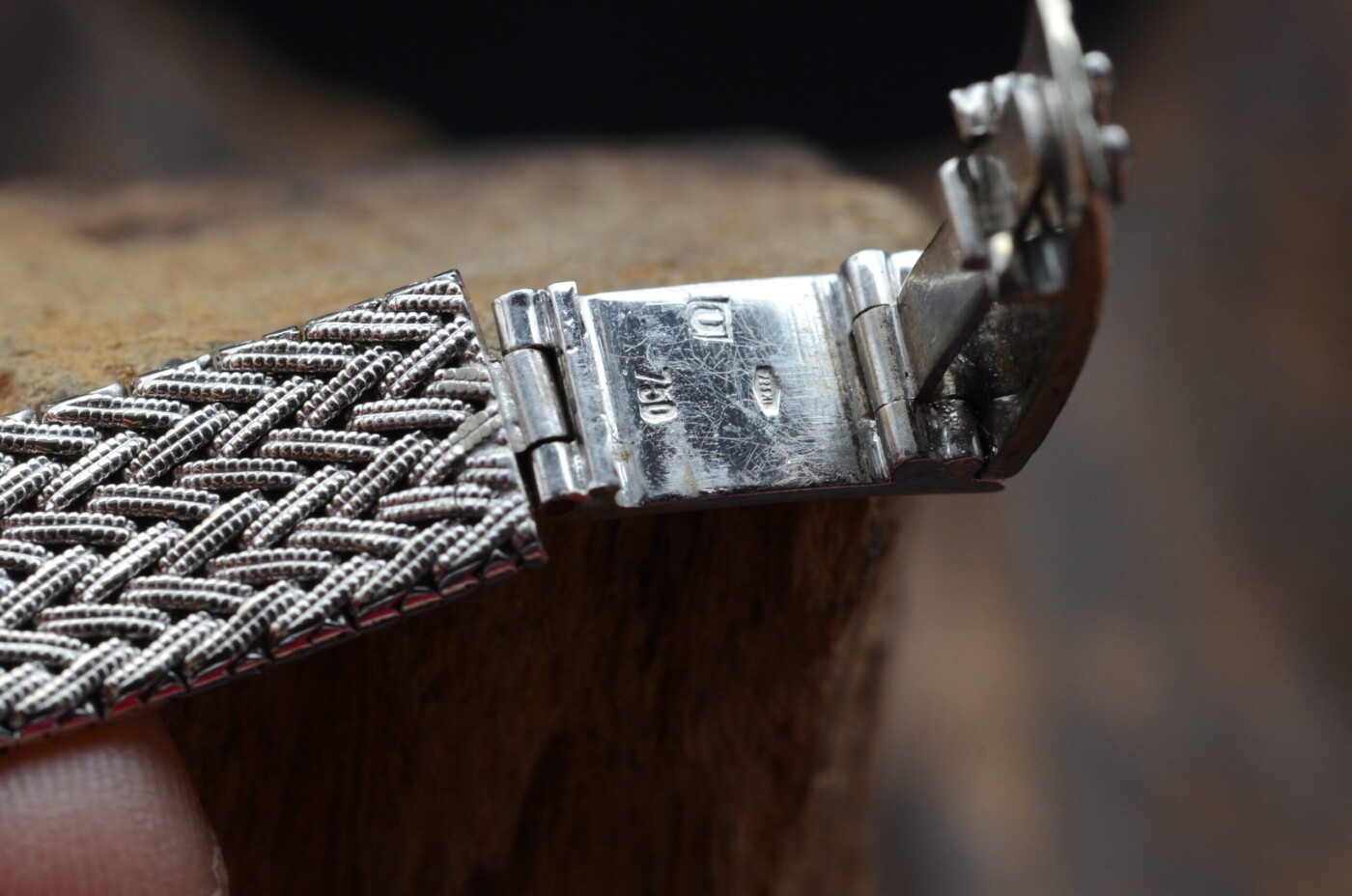 Universal Genève lady