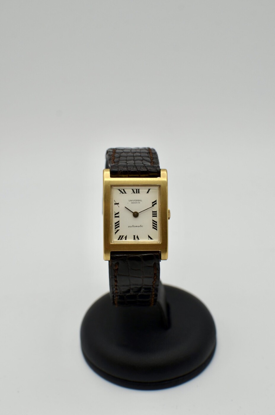 universal geneve or jaune