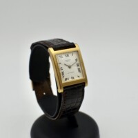 universal geneve or jaune