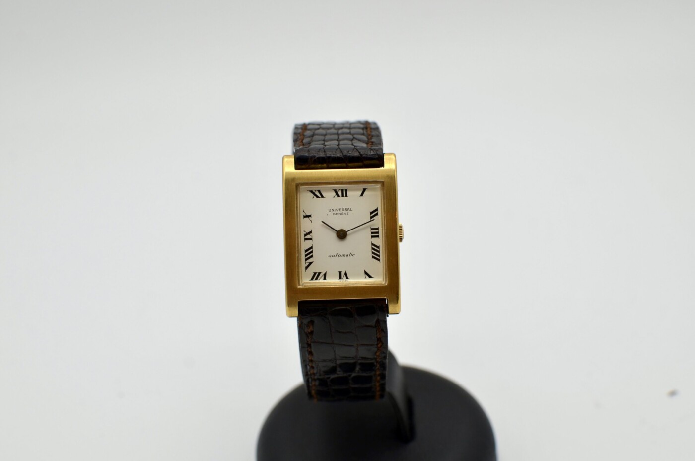 universal geneve or jaune