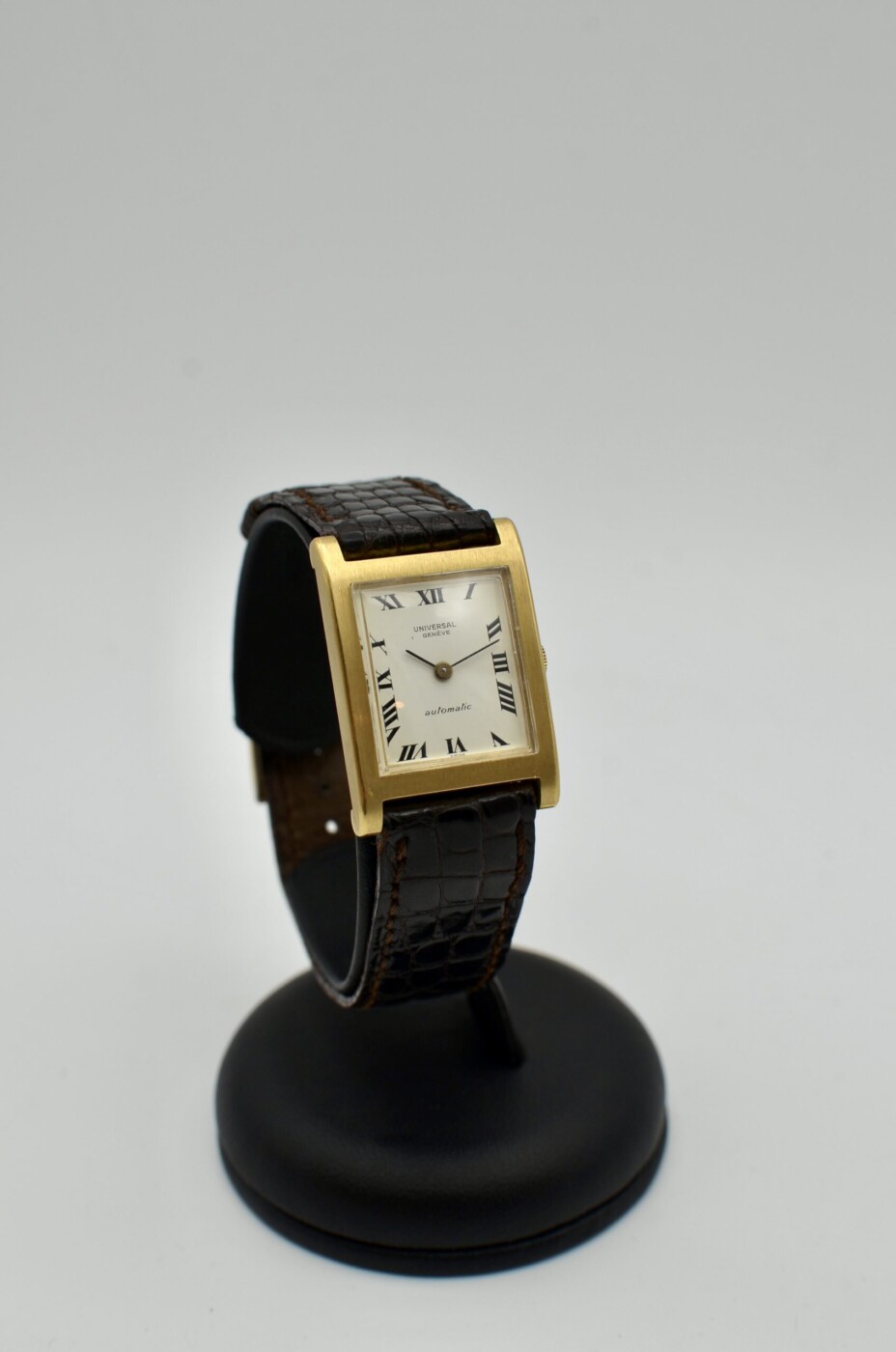 universal geneve or jaune