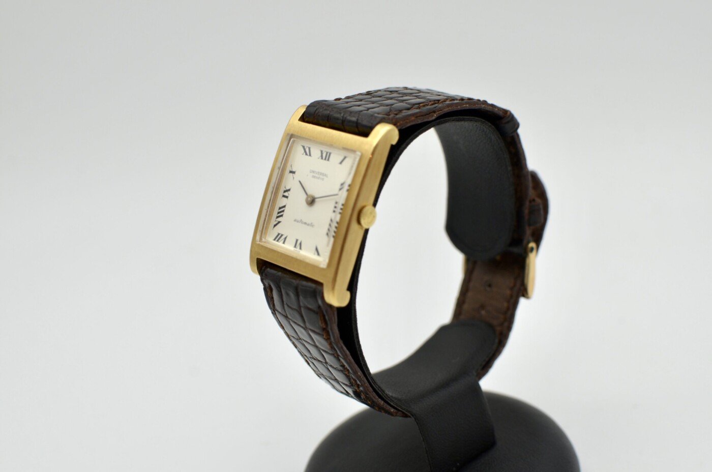 universal geneve or jaune