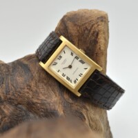 universal geneve or jaune