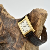 universal geneve or jaune