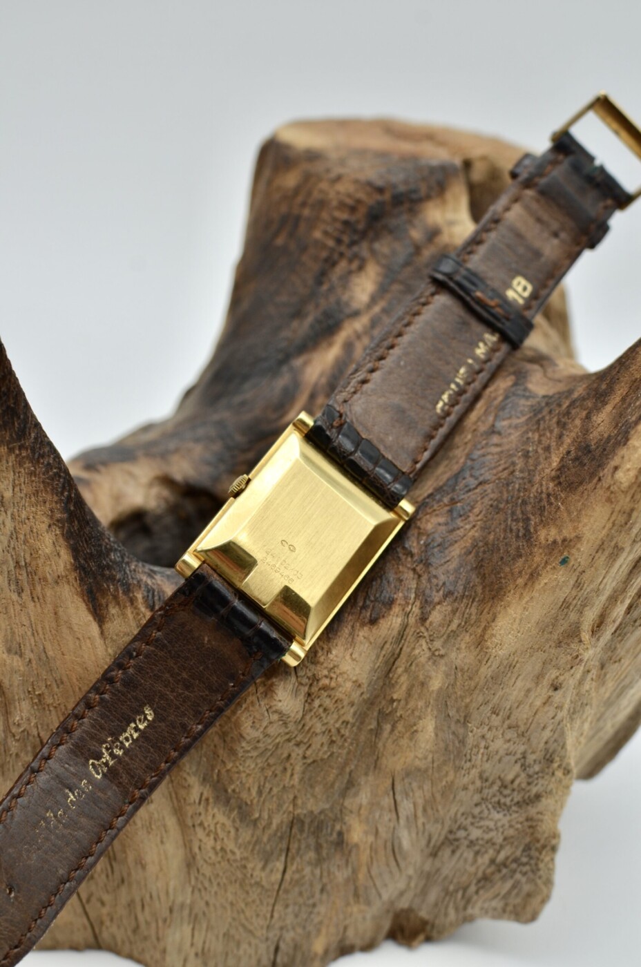 universal geneve or jaune