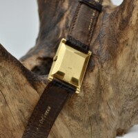 universal geneve or jaune