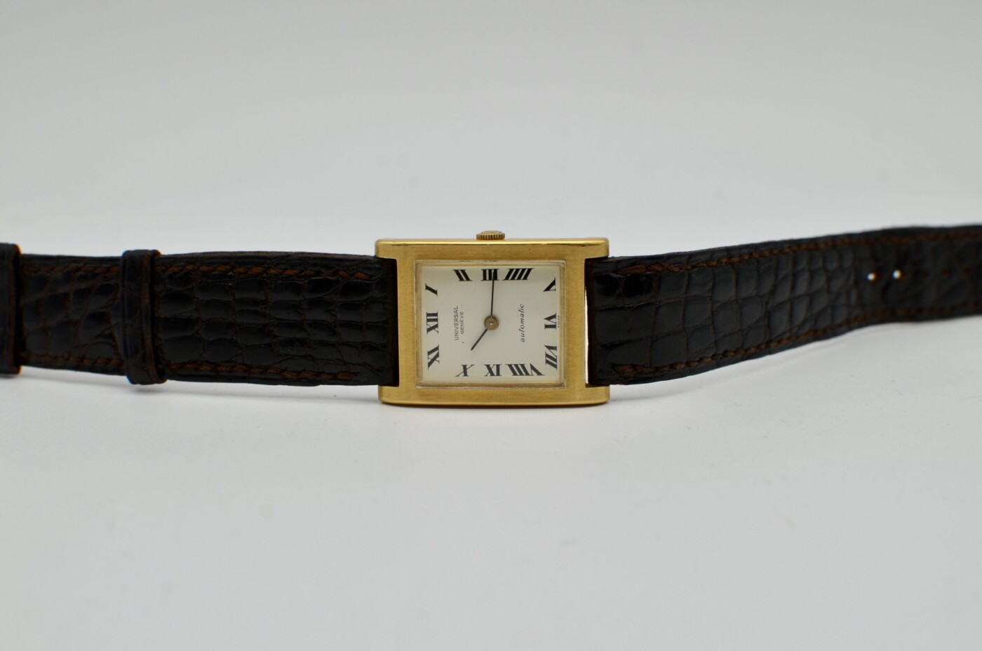 universal geneve or jaune