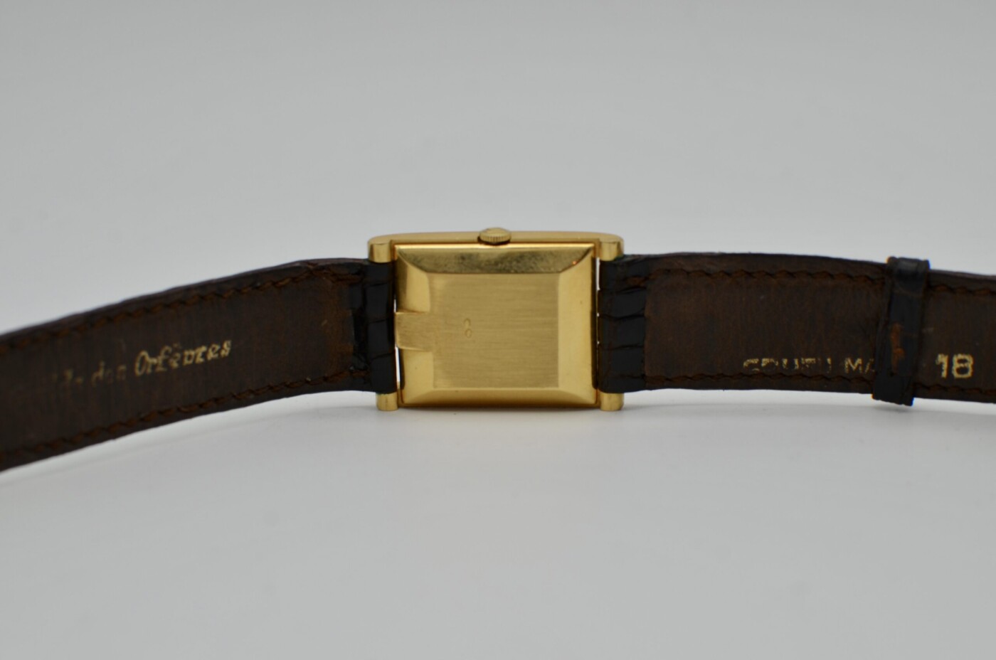 universal geneve or jaune