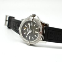 breitling avenger vert