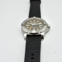 breitling avenger vert