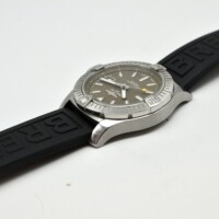 breitling avenger vert