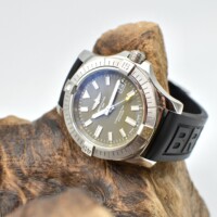 breitling avenger vert