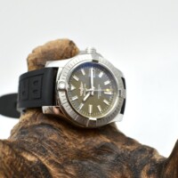 breitling avenger vert